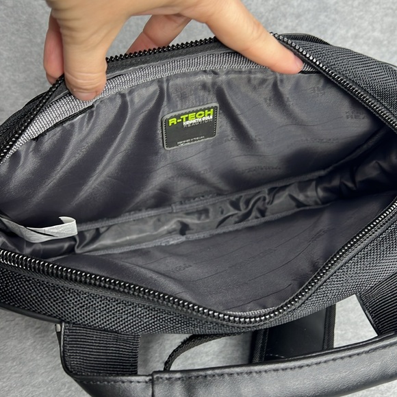 Kenneth Cole Reaction R Tech IPAD Tablet Case 9"H x 12"W x 2"D Black - Picture 4 of 11